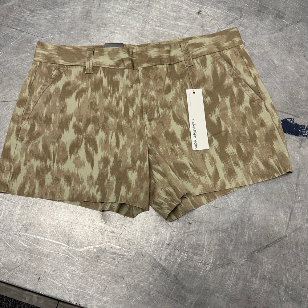 Calvin Klein Jeans Women’s New Green Chino Shorts Size 10